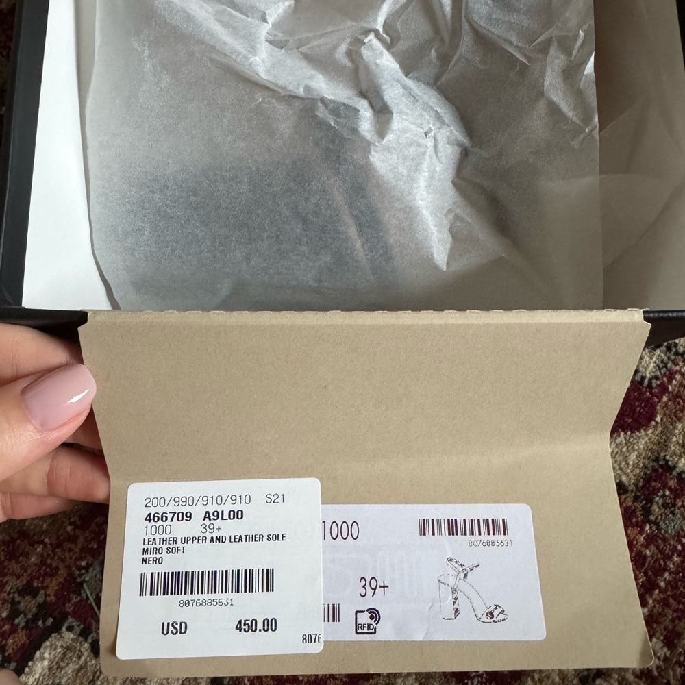 Gucci Black Sandals with Gold Accents - Picture 5 of 5